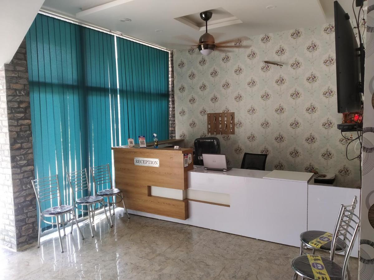 Nv宫殿酒店 Vrindāvan 外观 照片